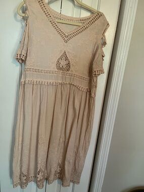 Blush colored cotton dress with cut out and embroidery